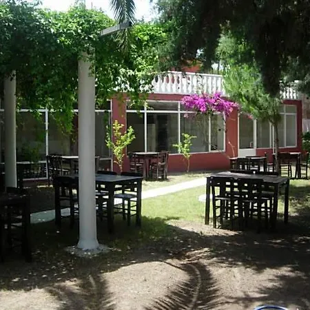 阿拉卡提金度假酒店 酒店 Çeşme